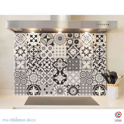 Crédence cuisine fond de hotte carreaux ciment Noir et Blanc – Verre trempé – L 90 cm x H 60 cm – MaCrédenceDéco