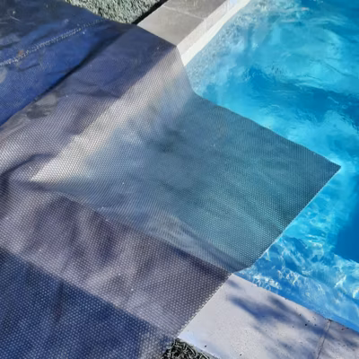 Couverture Solaire Piscine Gris Silver – Rectangle – 9 X 4 M – 350 Microns – Œillets Offerts – Recoupable