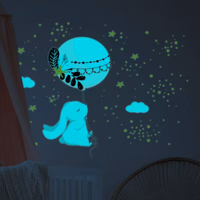 Sticker phosphorescent lumineux – LAPIN INDIEN ET SON BALLON MAGIQUE – Autocollant mural plafond enfant fluorescent – 165x110cm