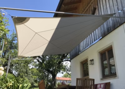 Voile d&rsquo;Ombrage Triangulaire 5x5x7.07m Imperméable Cloud Solaria Maanta