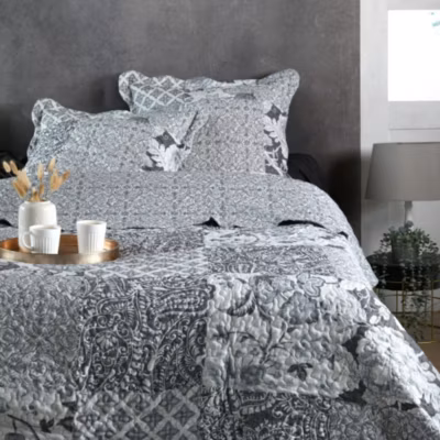 Couvre lit boutis réversible 240×220 avec 2 taies OTAVIA