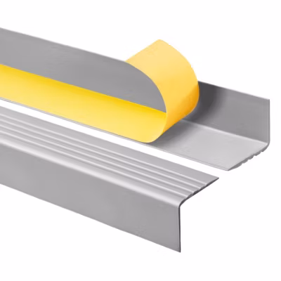 Nez de marche PVC 50×42 mm QUEST, profil autocollant antidérapant – 100 cm, argent